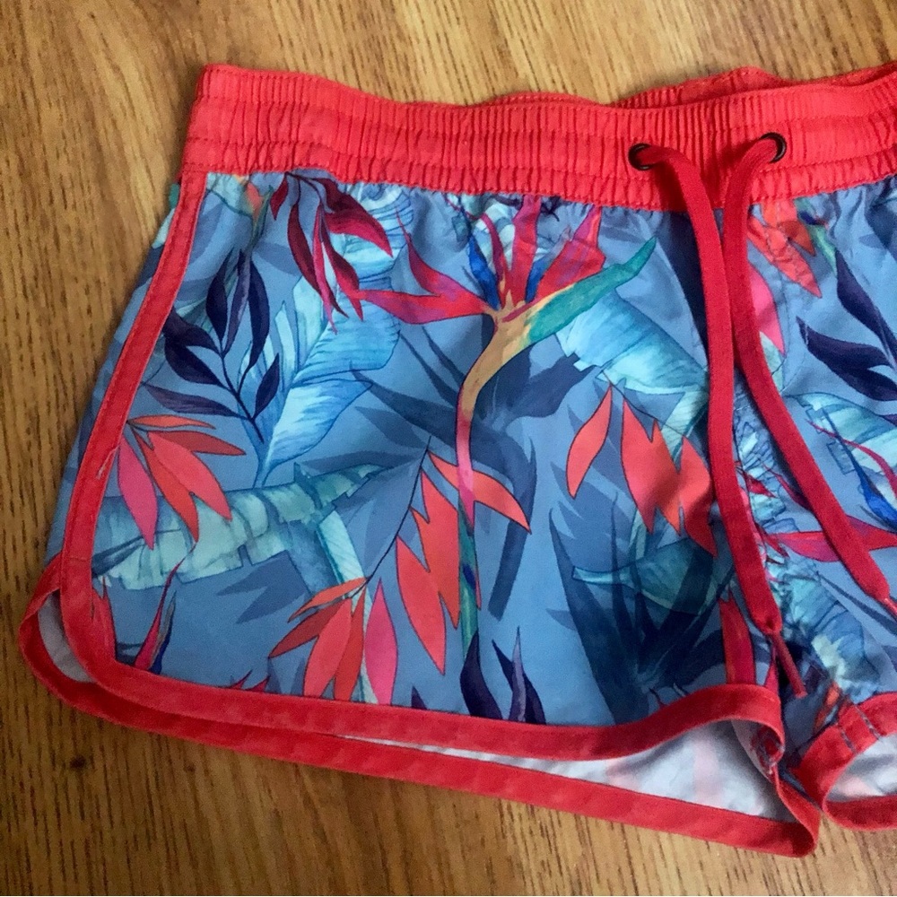 Tropical Print Rip Curl Shorts - Picture 5 of 5